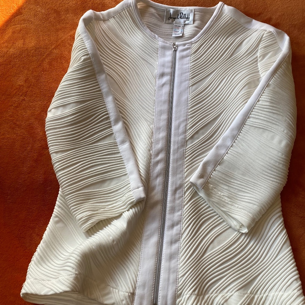 Joseph Ribkoff size 8 white lightweight jacket